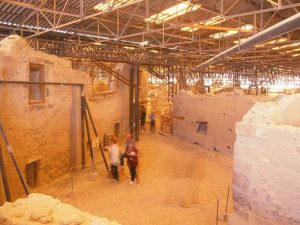 Minoan influence on Akrotiri